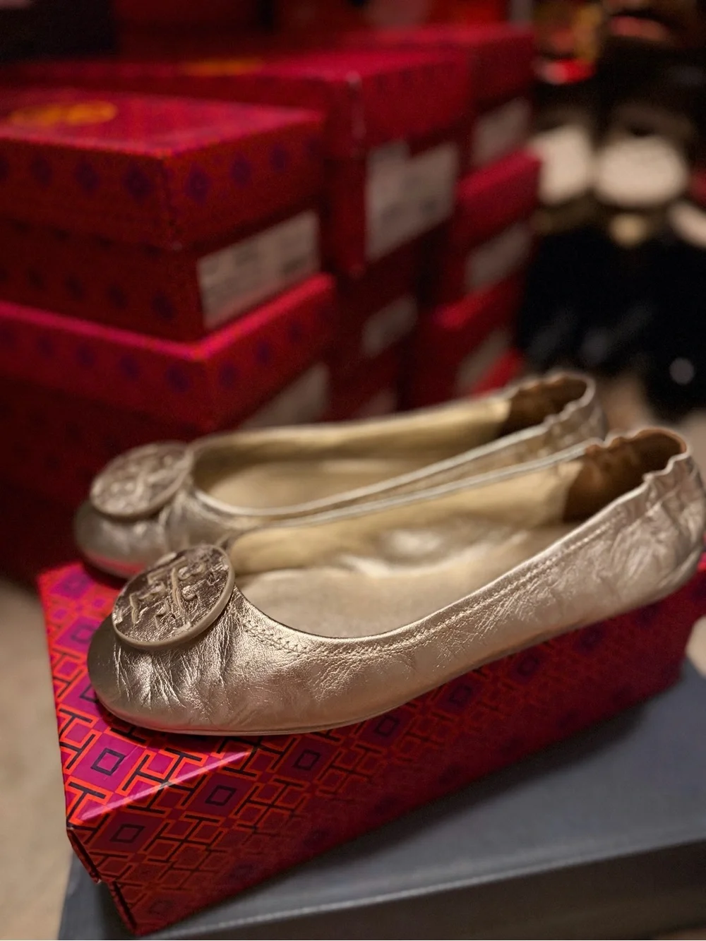 Tory Burch Metallic Gold Leather Logo Ballet Flats in Gold